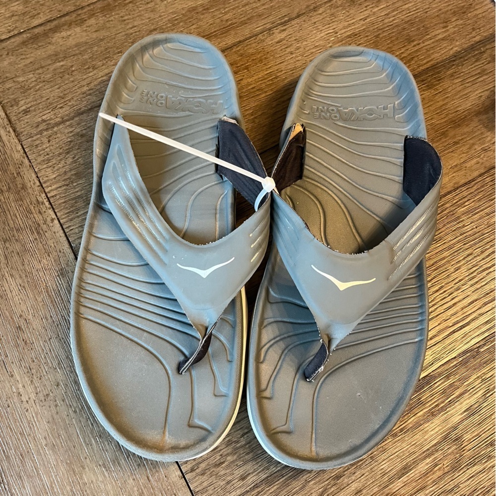 Men’s grey hoka flip flops